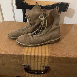 Clarks classic desert boot, Grey suede, Wms Sz 8